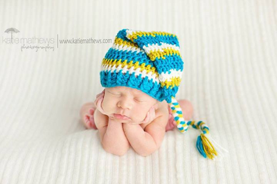 You can do so much with this easy crochet stocking cap pattern. Switch up the colors to make a fun crochet elf hat, or add a pom pom for a festive Santa hat! Have fun crocheting this fun winter accessory.